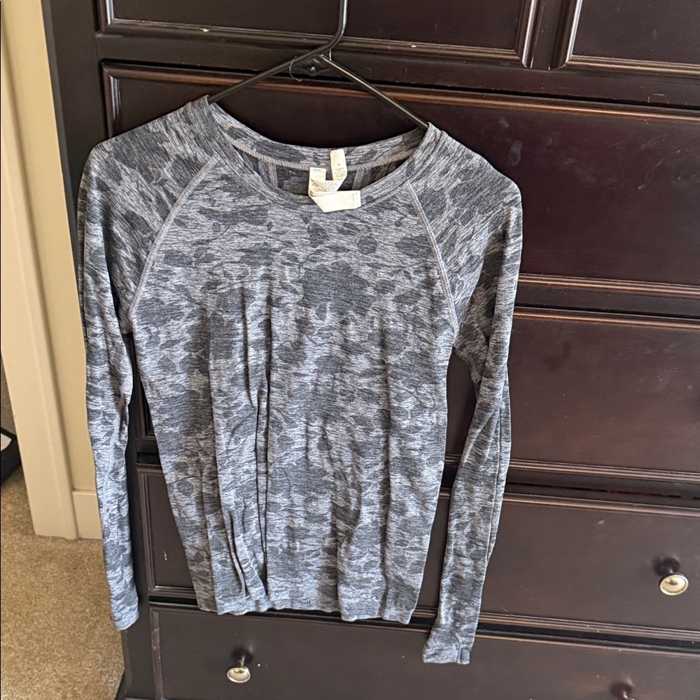 Athleta Gray Marled Long Sleeve Crew Top